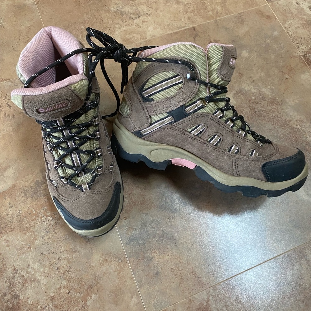 Hi-Tec Women's Tan and Pink Winter Boots